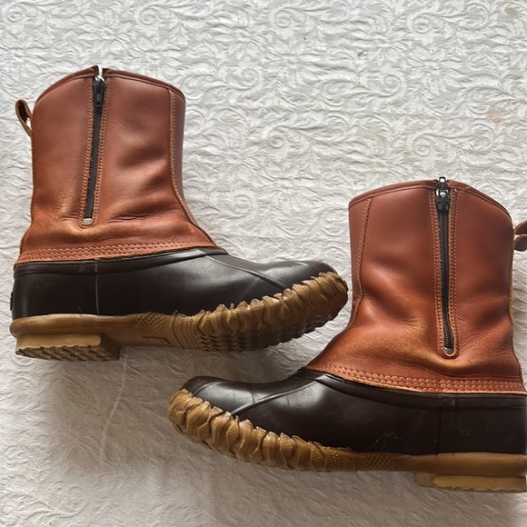 Slightly worn insulated Cabral zipper boot. Great for snowy wet weather! - Picture 4 of 4